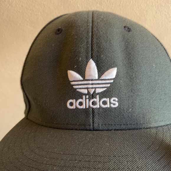 Adidas snap back - Picture 2 of 6